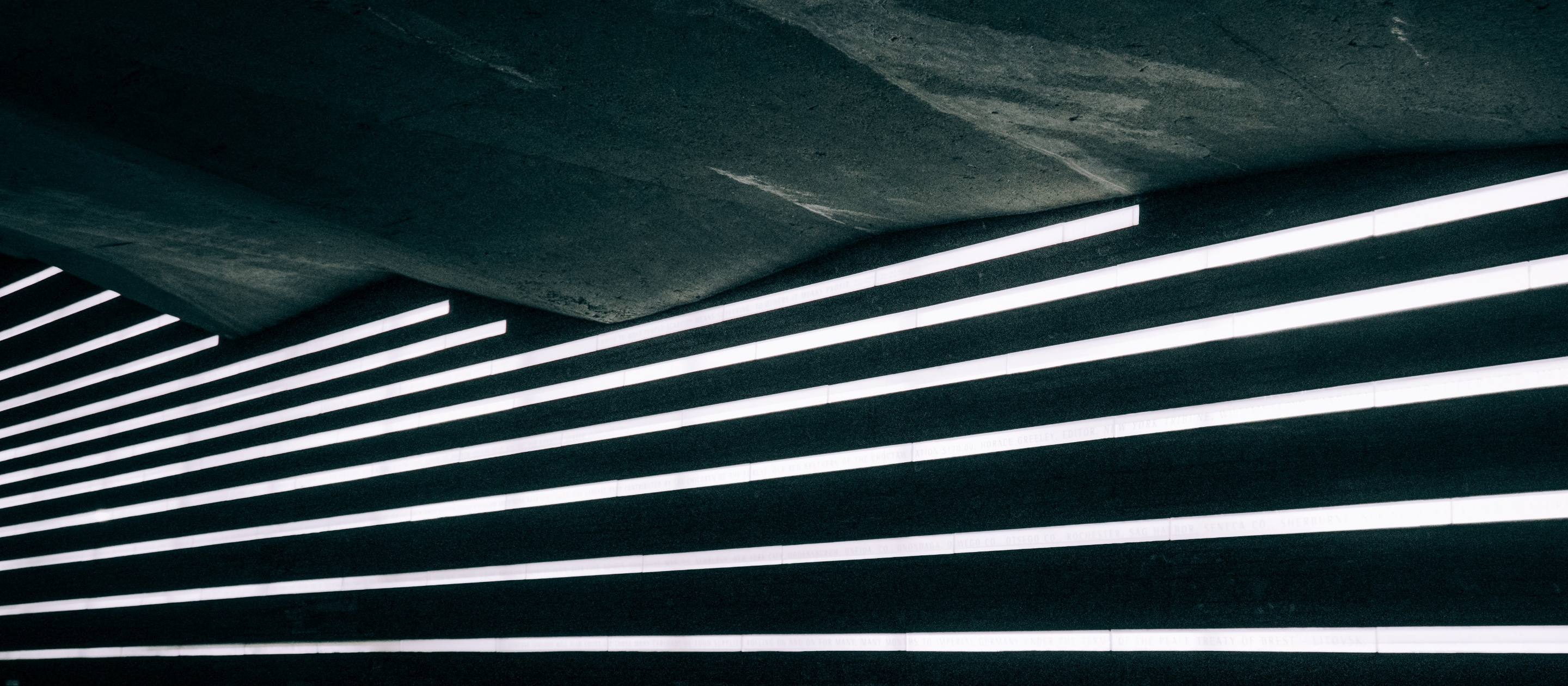 Image sombre avec des bandes lumineuses